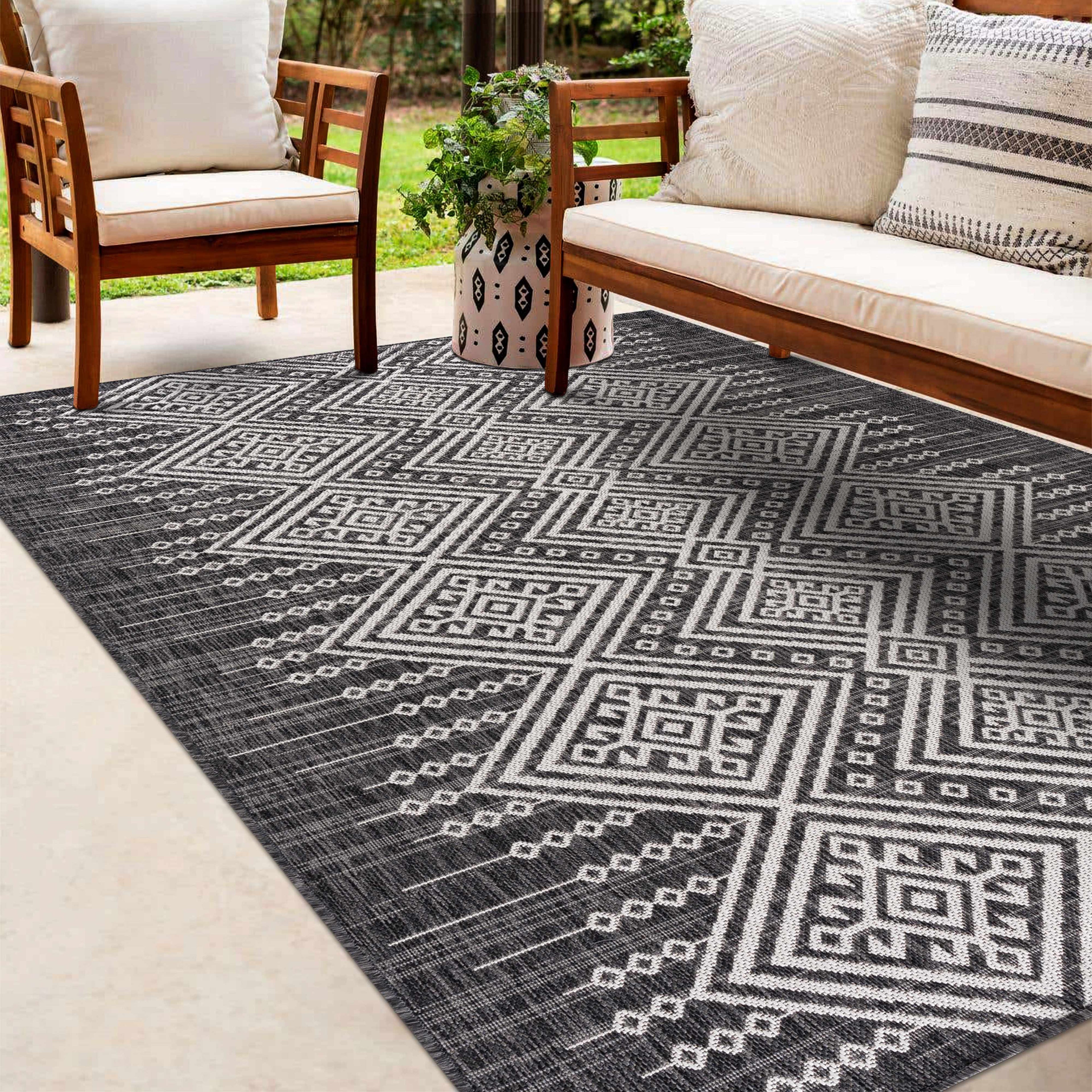 Frankville Black & White Outdoor Rug
