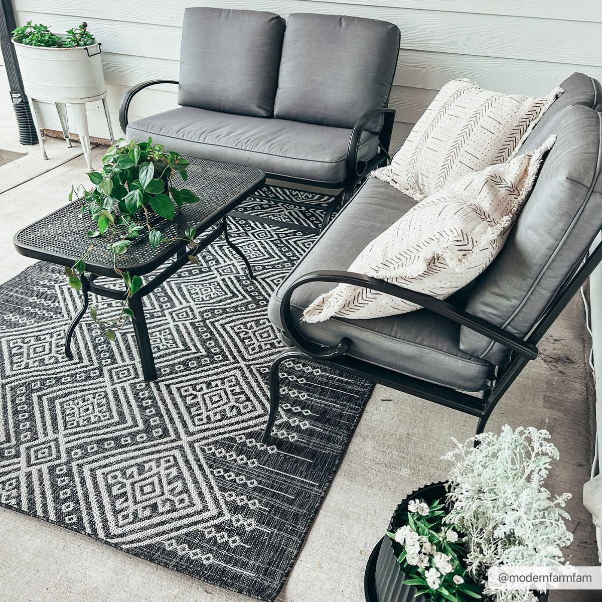 Frankville Black & White Outdoor Rug