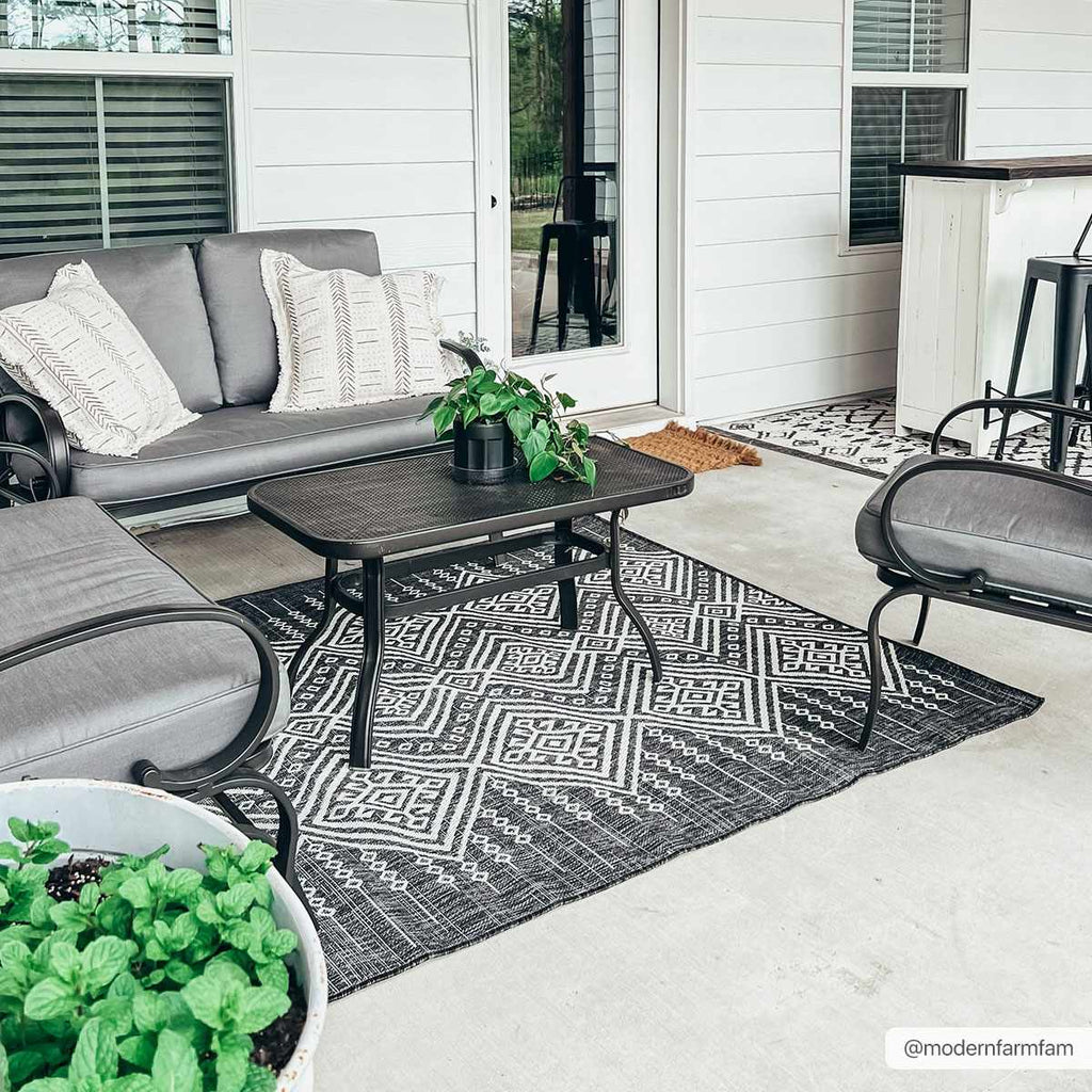 Frankville Black & White Outdoor Rug
