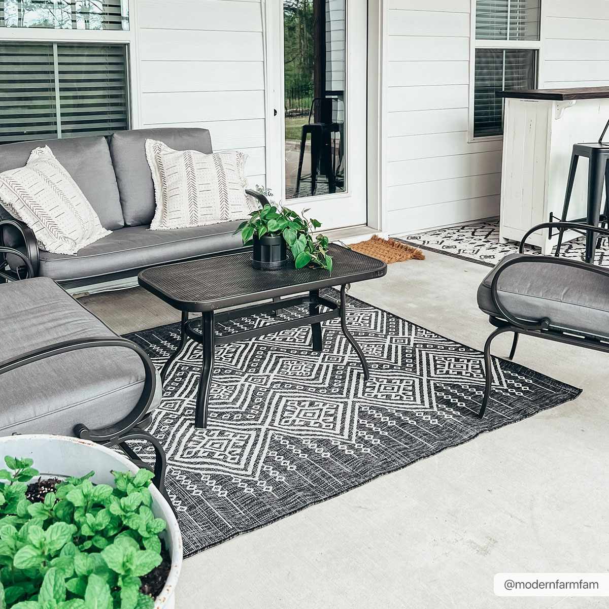 Frankville Black & White Outdoor Rug